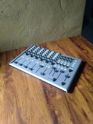 Dj's and Ableton Live Midi Controller /Vestax VCM 600