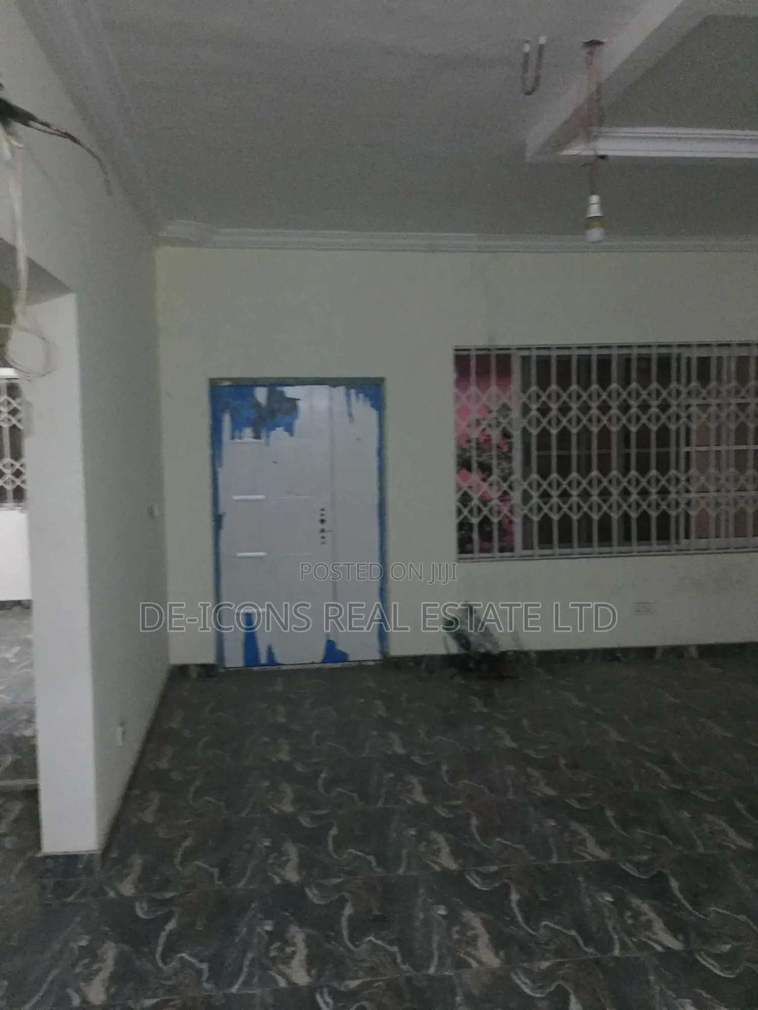 2bdrm Duplex in De- Icons Real, Awutu Senya East Municipal for rent