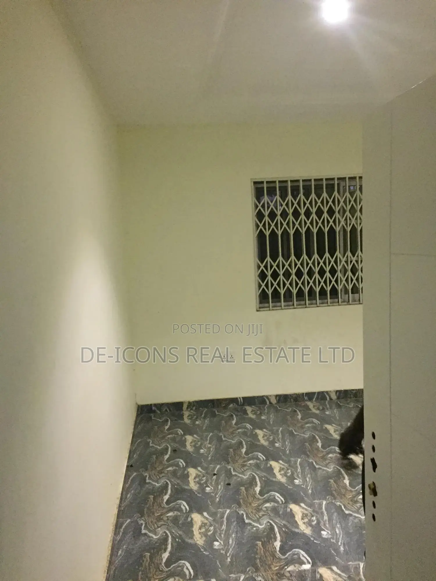 2bdrm Duplex in De- Icons Real, Awutu Senya East Municipal for rent