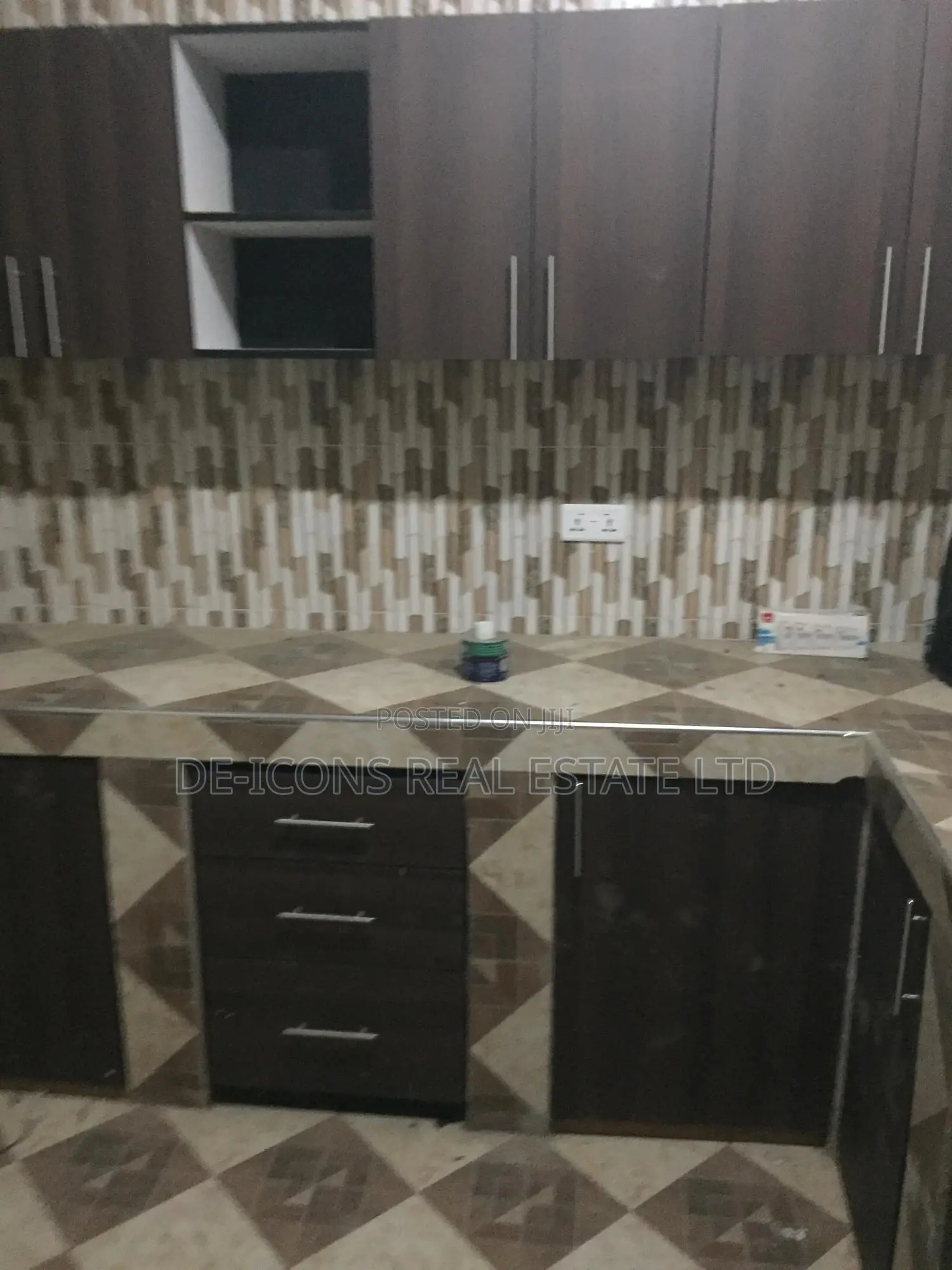2bdrm Duplex in De- Icons Real, Awutu Senya East Municipal for rent