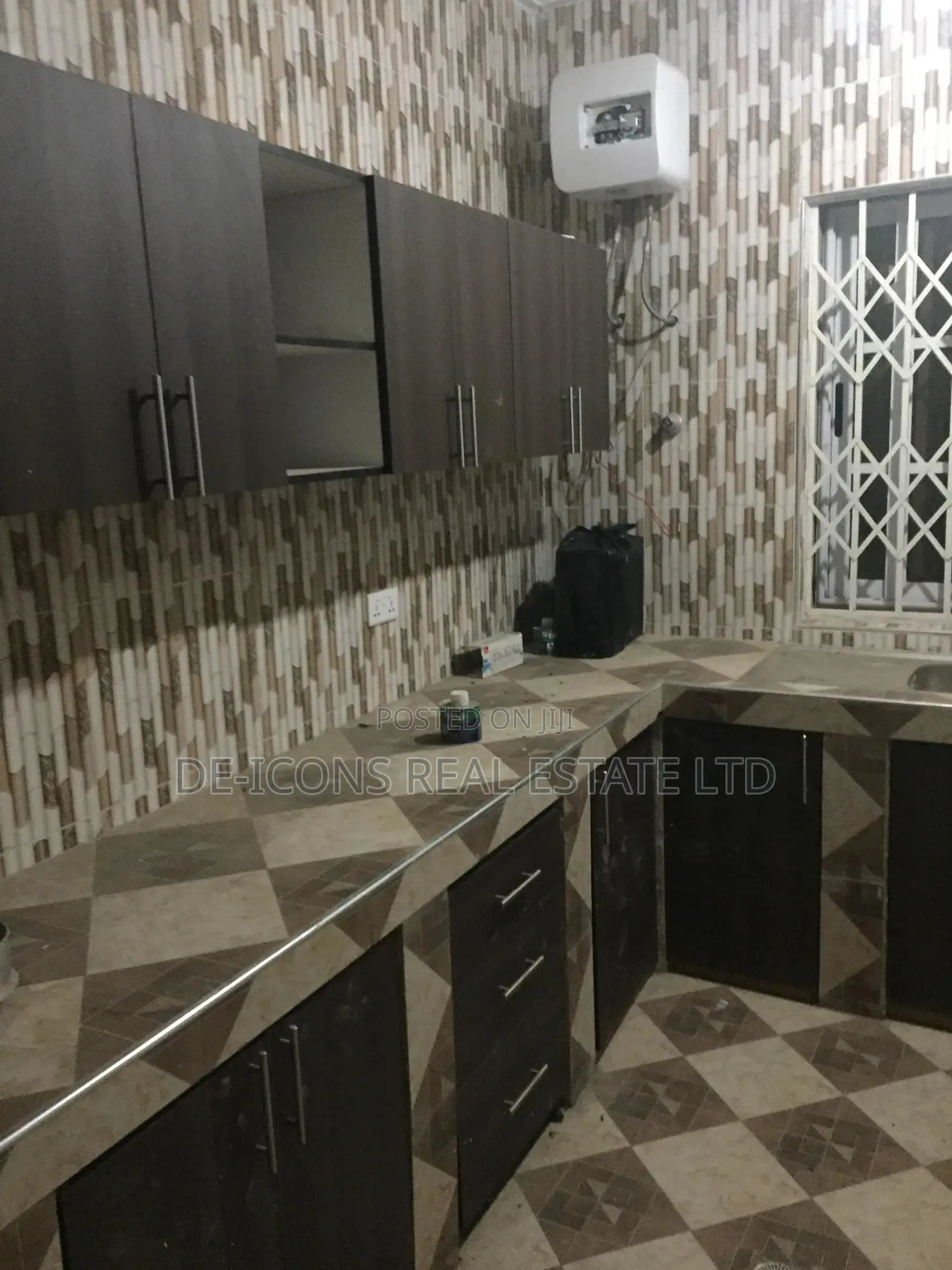 2bdrm Duplex in De- Icons Real, Awutu Senya East Municipal for rent