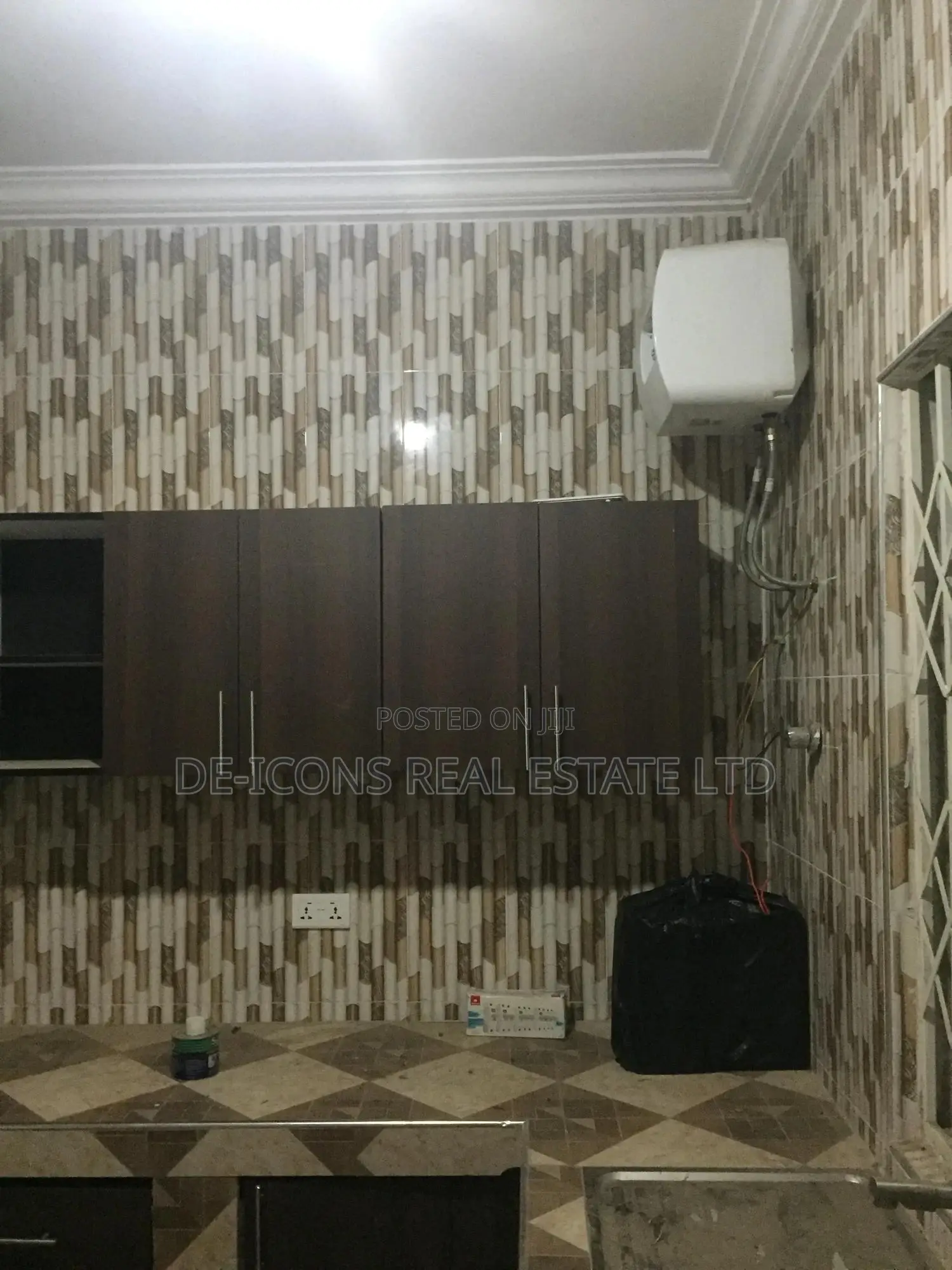 2bdrm Duplex in De- Icons Real, Awutu Senya East Municipal for rent