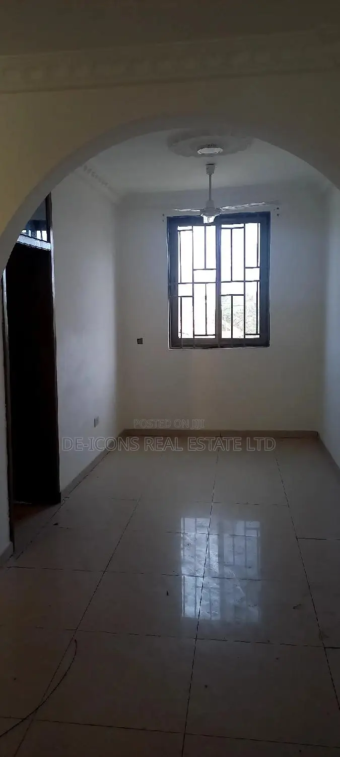 2bdrm Duplex in De-Icons Real Estate, Awutu Senya East Municipal