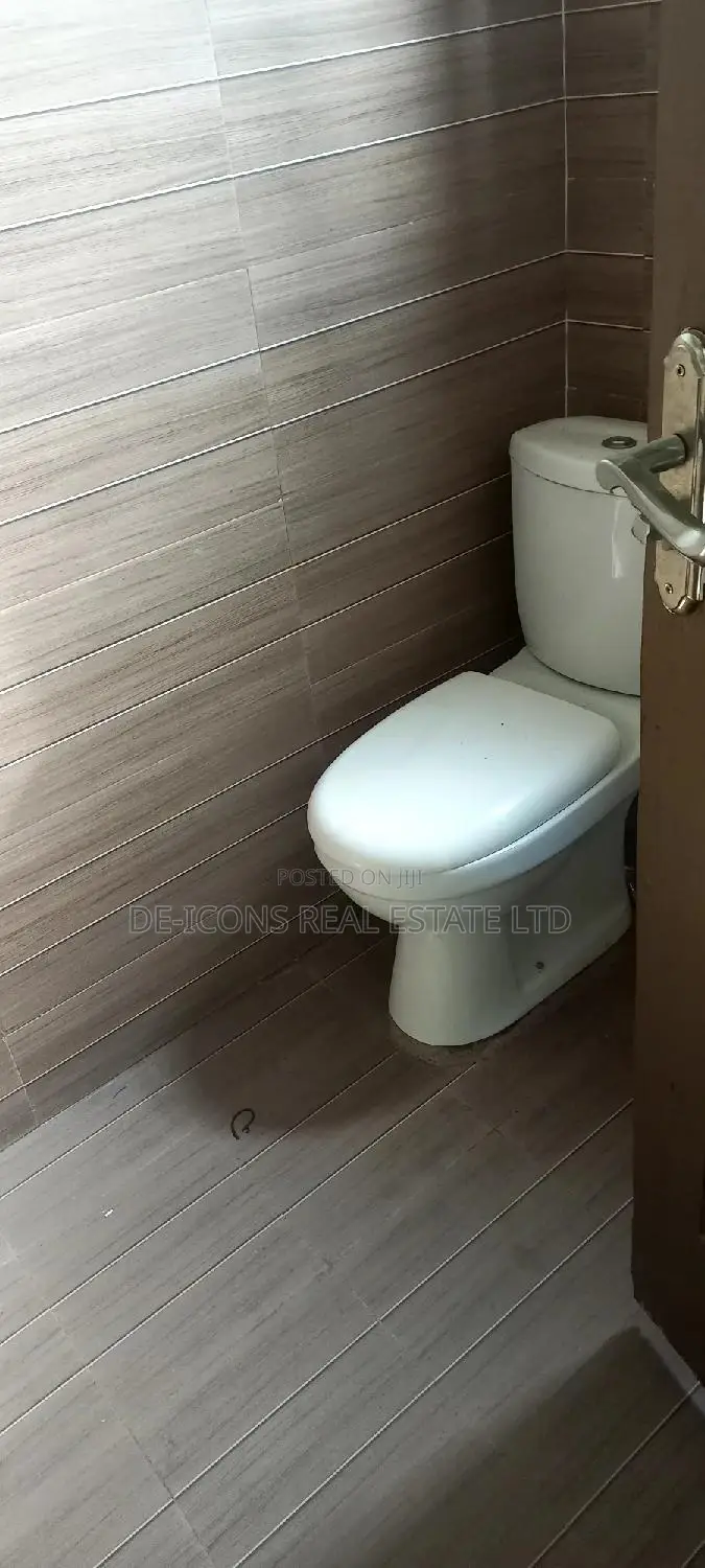 2bdrm Duplex in De-Icons Real Estate, Awutu Senya East Municipal
