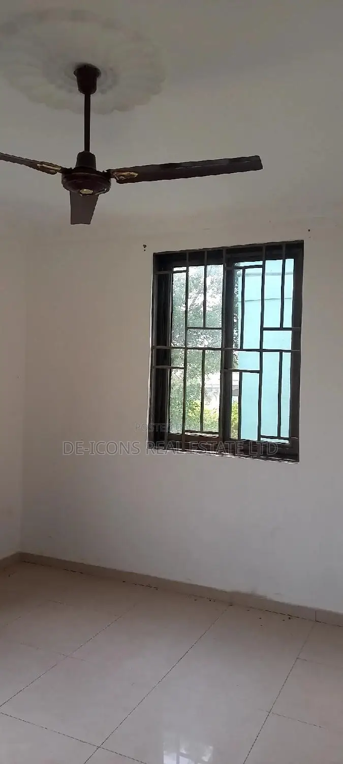 2bdrm Duplex in De-Icons Real Estate, Awutu Senya East Municipal