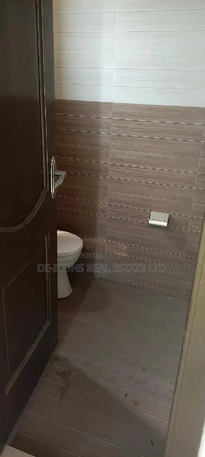 2bdrm Duplex in De-Icons Real Estate, Awutu Senya East Municipal