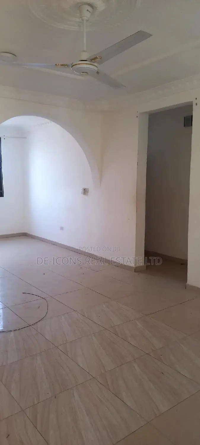 2bdrm Duplex in De-Icons Real Estate, Awutu Senya East Municipal