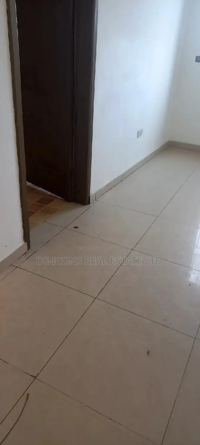 2bdrm Duplex in De-Icons Real Estate, Awutu Senya East Municipal