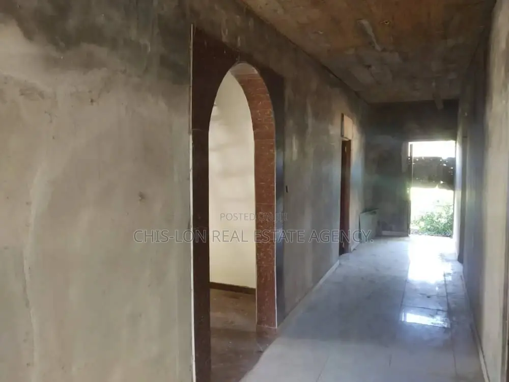 10bdrm House in Sharp-Connect Real, Kasoa for sale