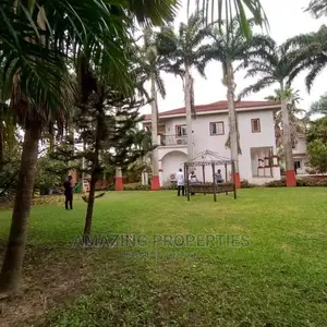 5bdrm House in 5 Bed House With a 3, East Legon for Sale