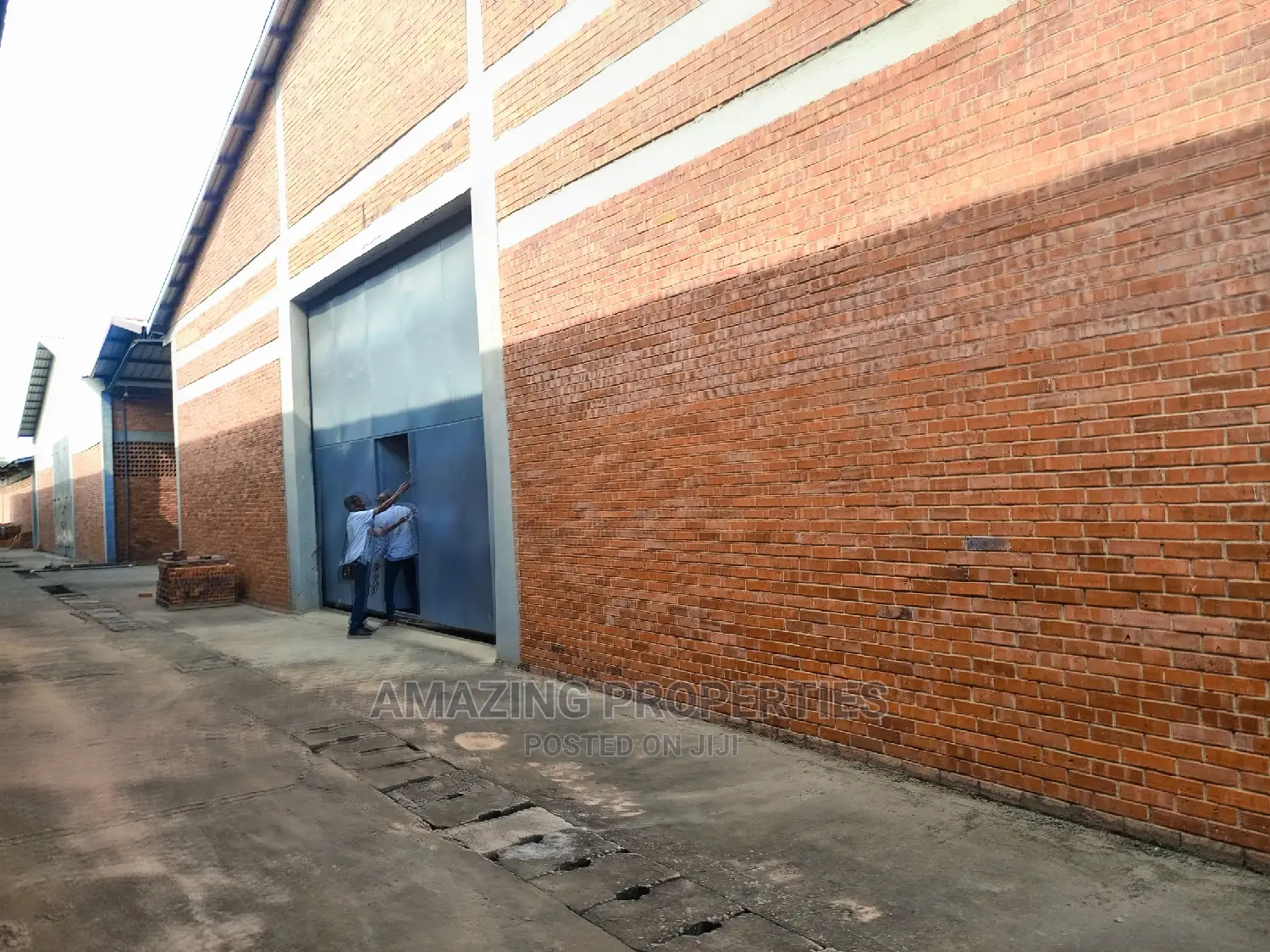 Warehouses to Let 1000 Square Meter at Dwowulu
