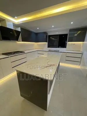 Handless Kitchen Cabinets