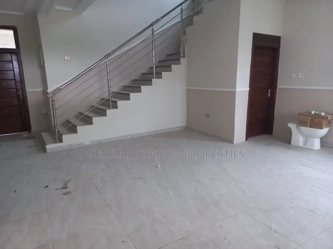 4bdrm Duplex in Suadom Properties, Baatsona Total for rent