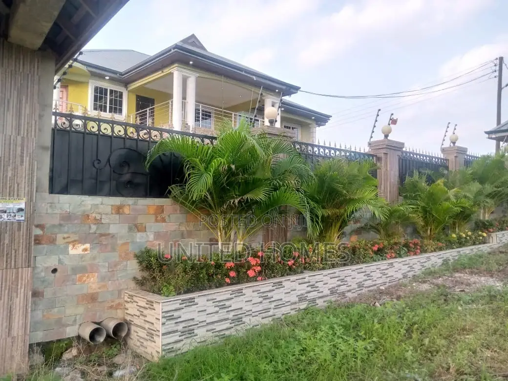 4bdrm House in Pokuase for Sale