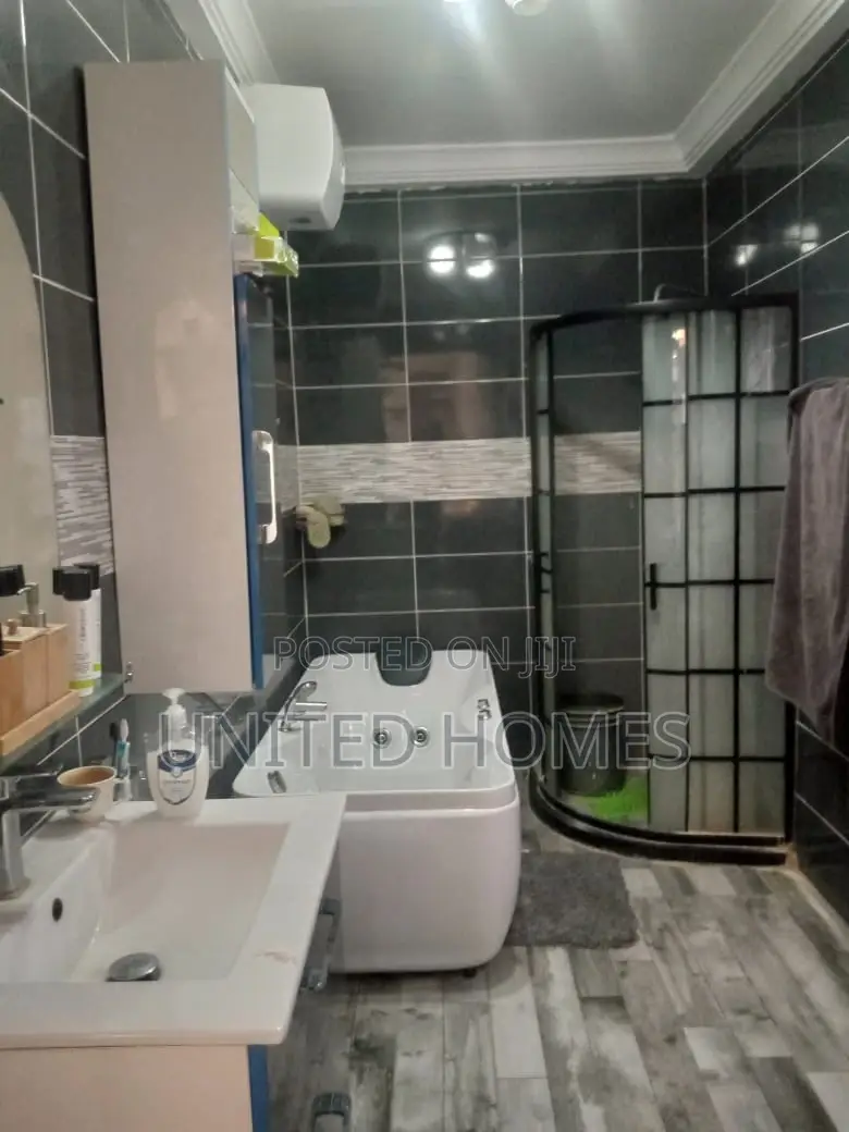 4bdrm House in Pokuase for Sale