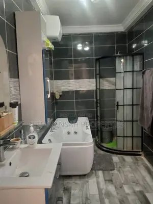 5bdrm House in Skm, Pokuase for Sale