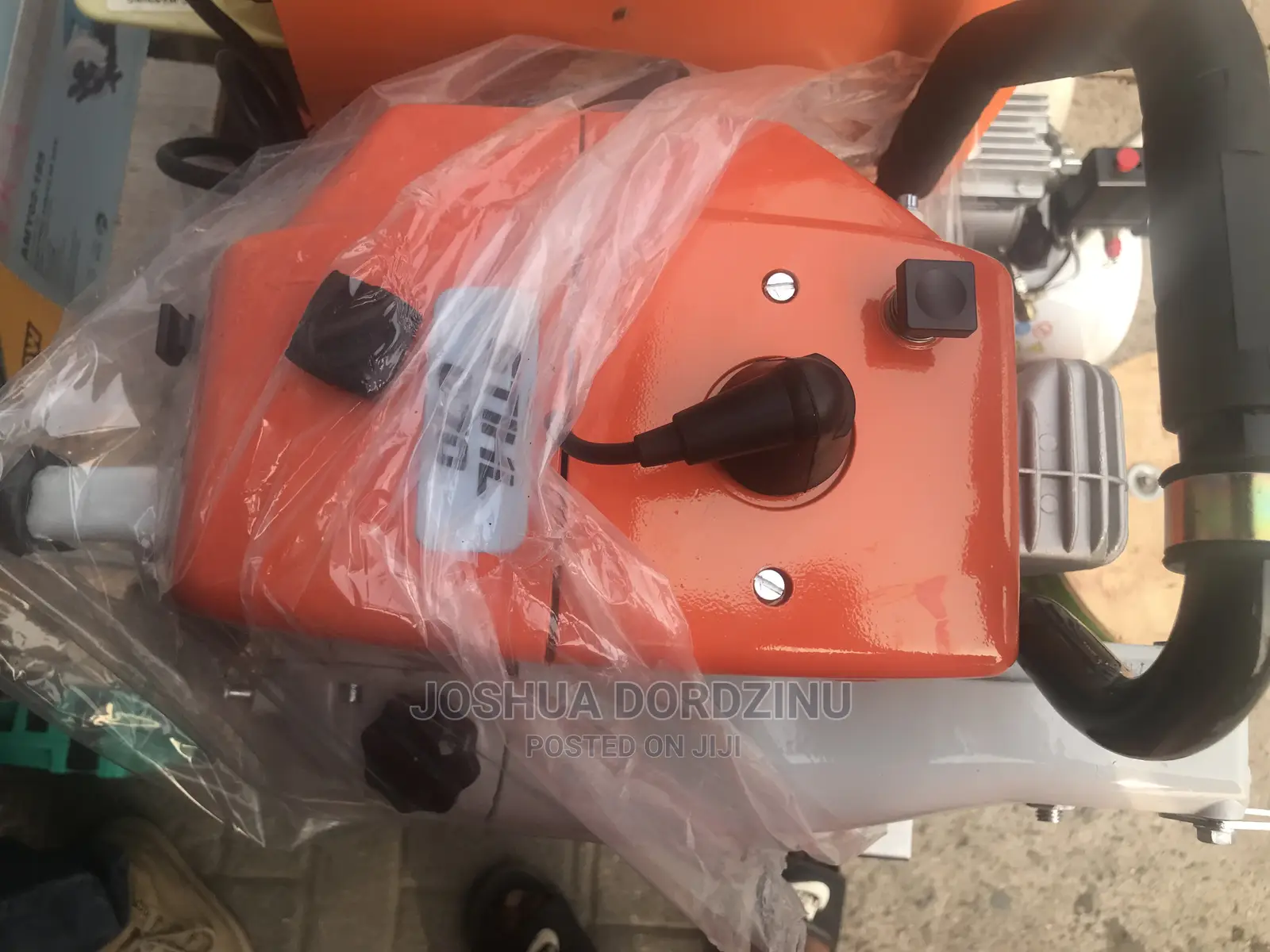 Chainsaw Machine