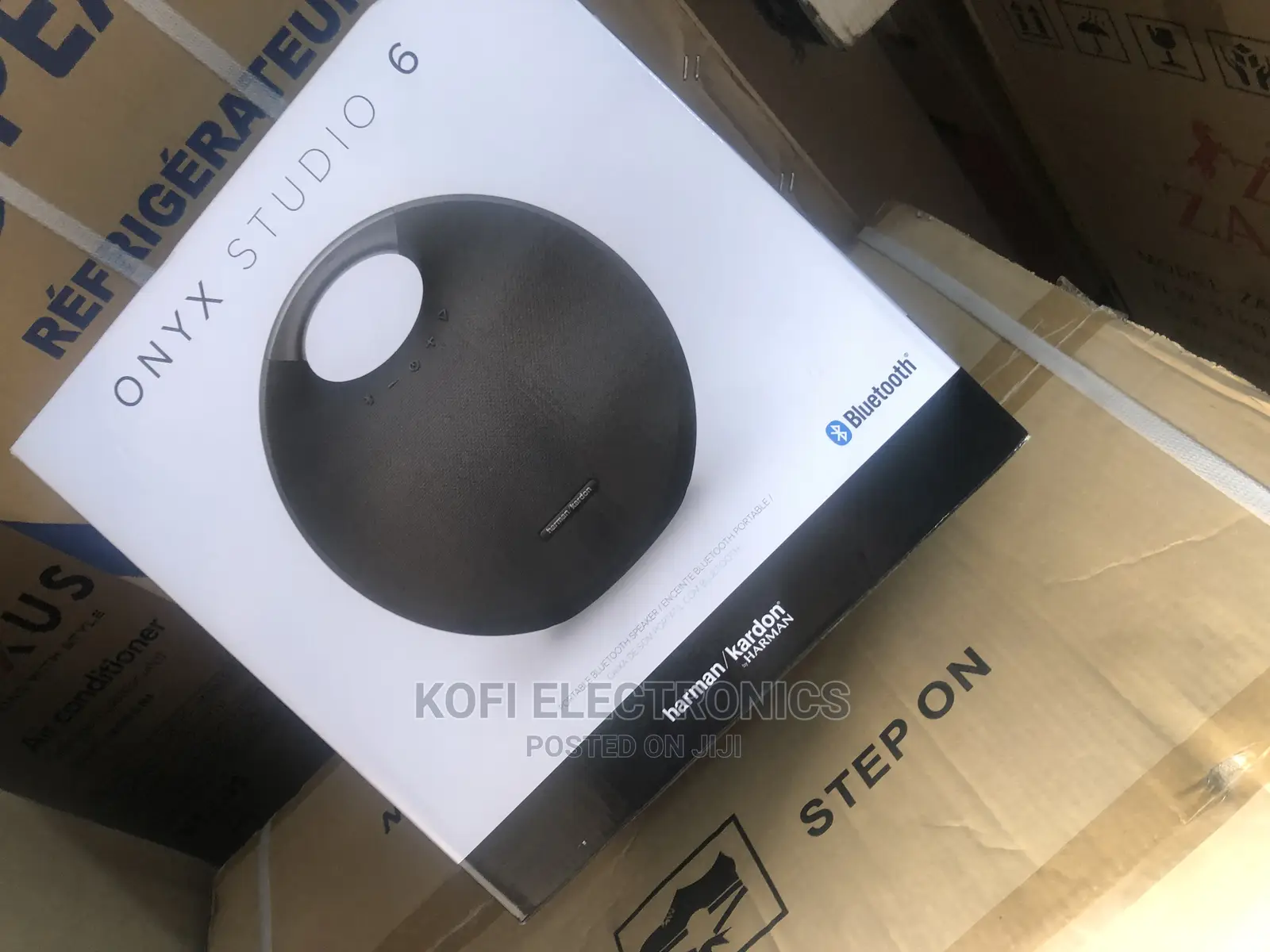Built-In Microphone - Black Onyx Studio 6