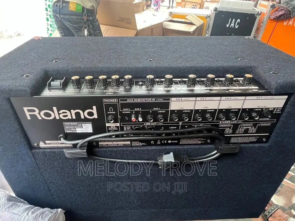 Roland KC880 Keyboard Combo