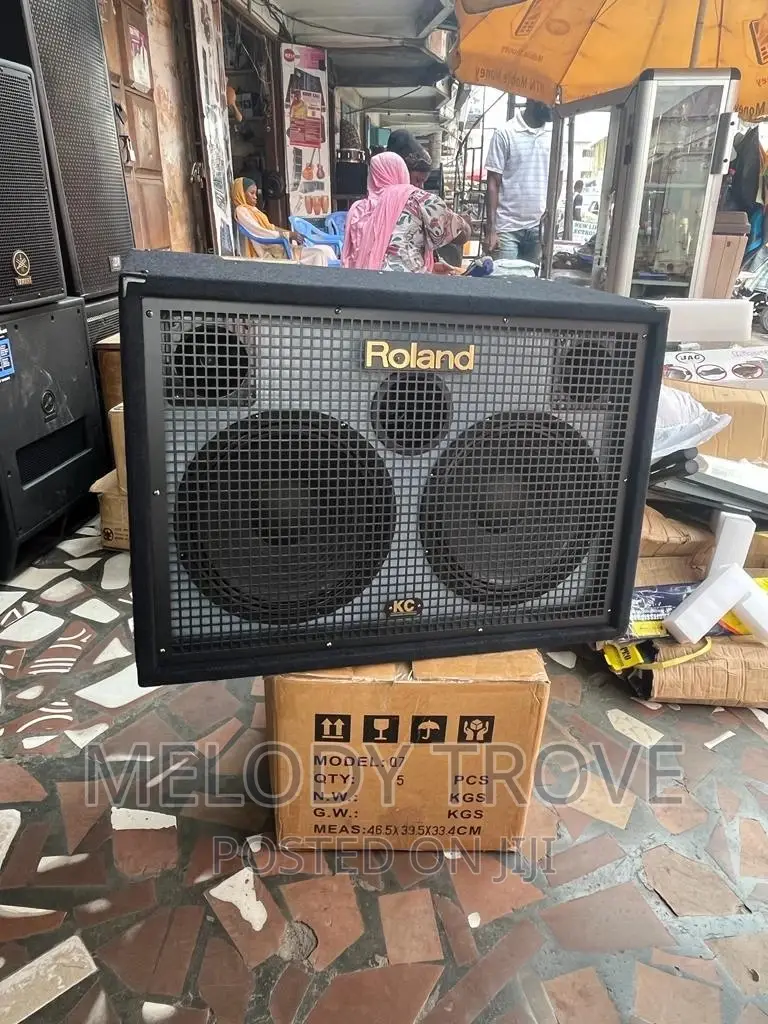 Roland KC880 Keyboard Combo