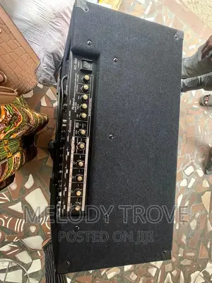 Roland KC880 Keyboard Combo