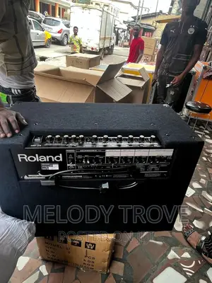 Roland KC880 Keyboard Combo