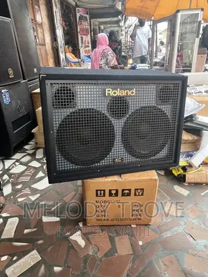 Roland KC880 Keyboard Combo