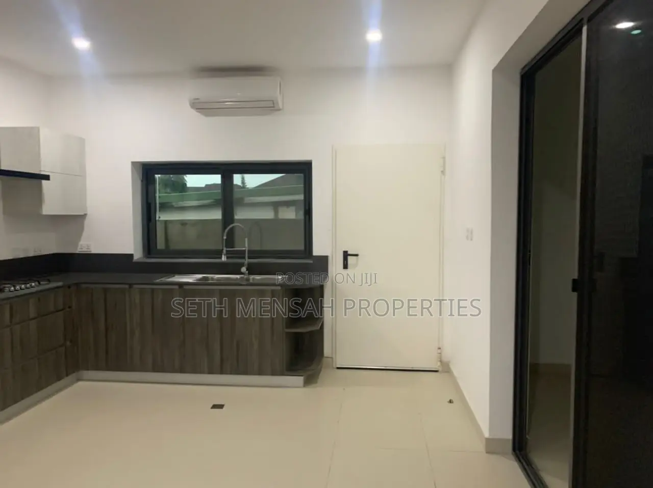 3bdrm Townhouse / Terrace in Skm, Acquinas for Rent