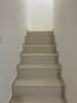 3bdrm Townhouse / Terrace in Skm, Acquinas for Rent
