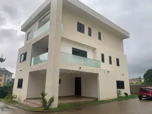 3bdrm Townhouse / Terrace in Skm, Acquinas for Rent