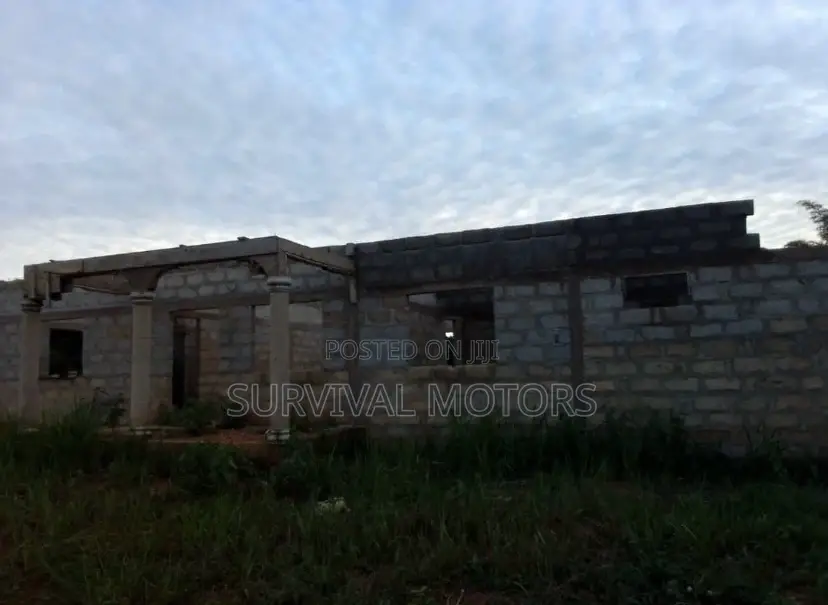 5 Bed Room Uncompleted House