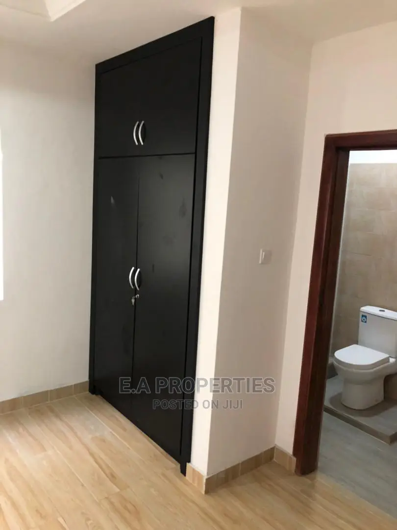 4bdrm House in E a Proprties, Ghana Flag for Sale