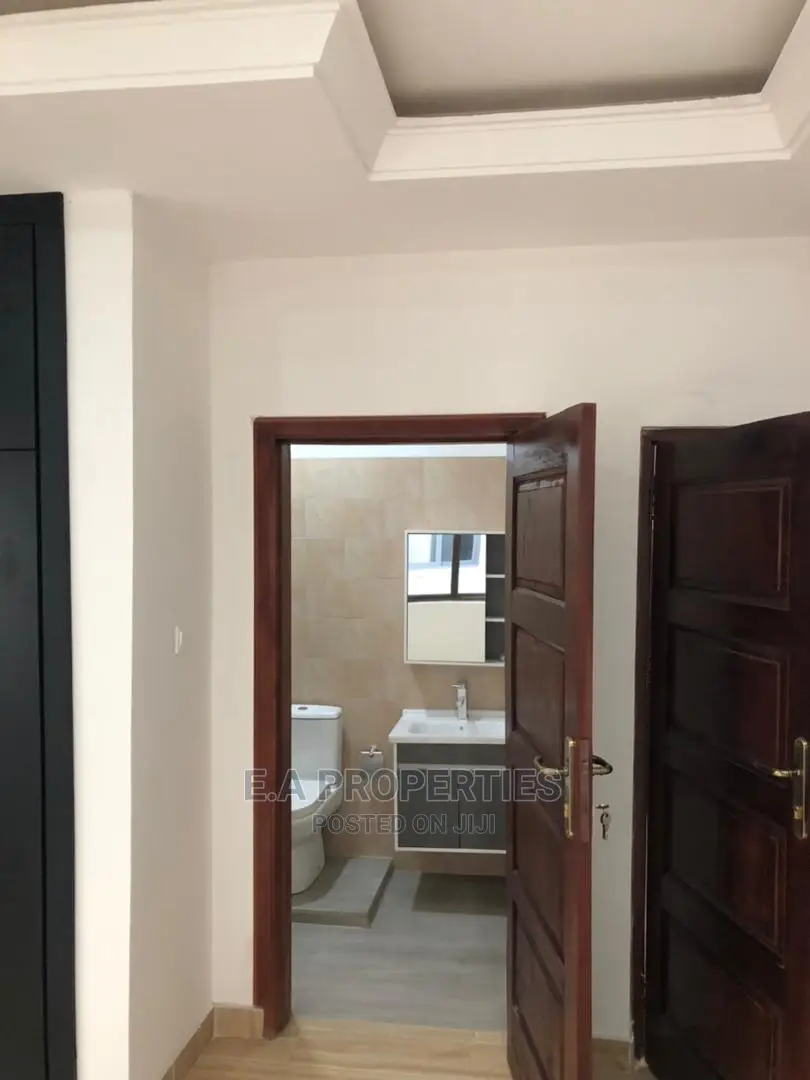 4bdrm House in E a Proprties, Ghana Flag for Sale
