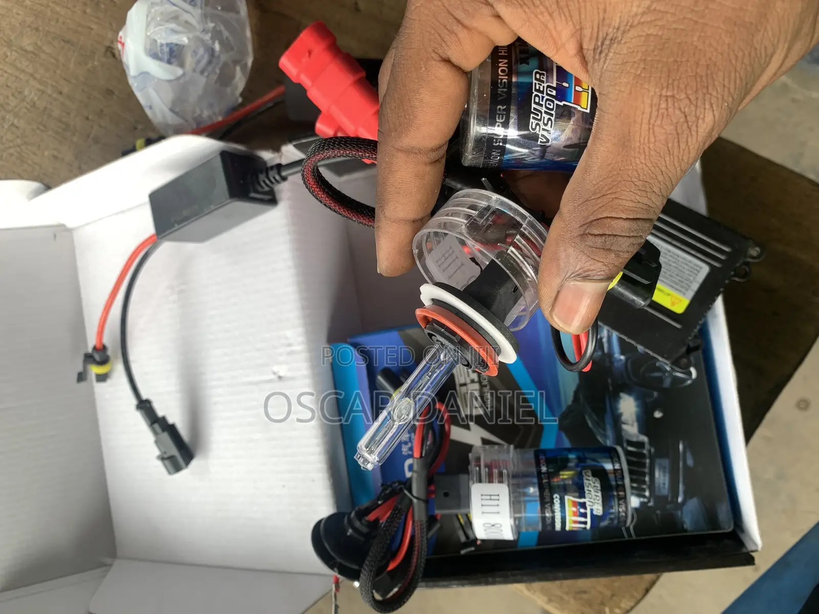 Xenon Hid Chargeable Light (Bulb) for All Cars Available