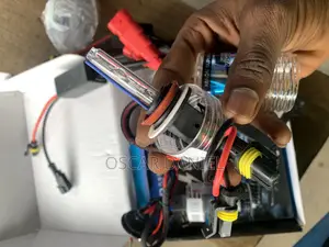 Xenon Hid Chargeable Light (Bulb) for All Cars Available