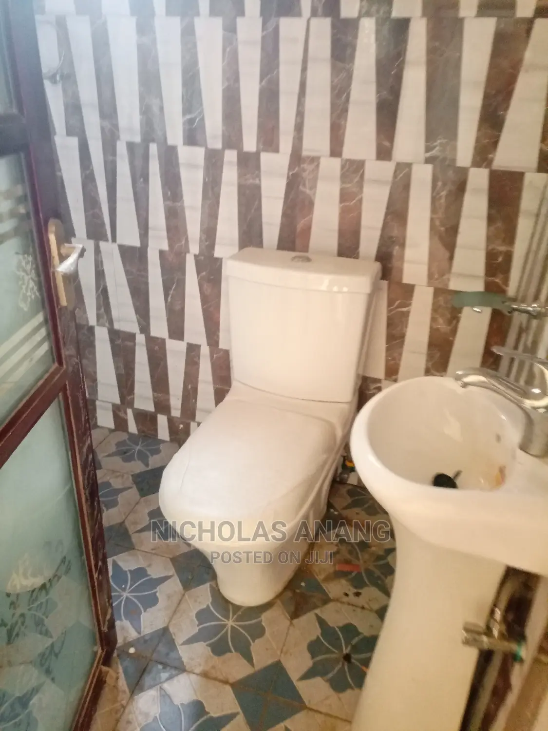3bdrm Apartment in Dorns Properties, New Town for rent