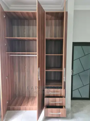 4bdrm House in E a Properties, Frafraha for Sale