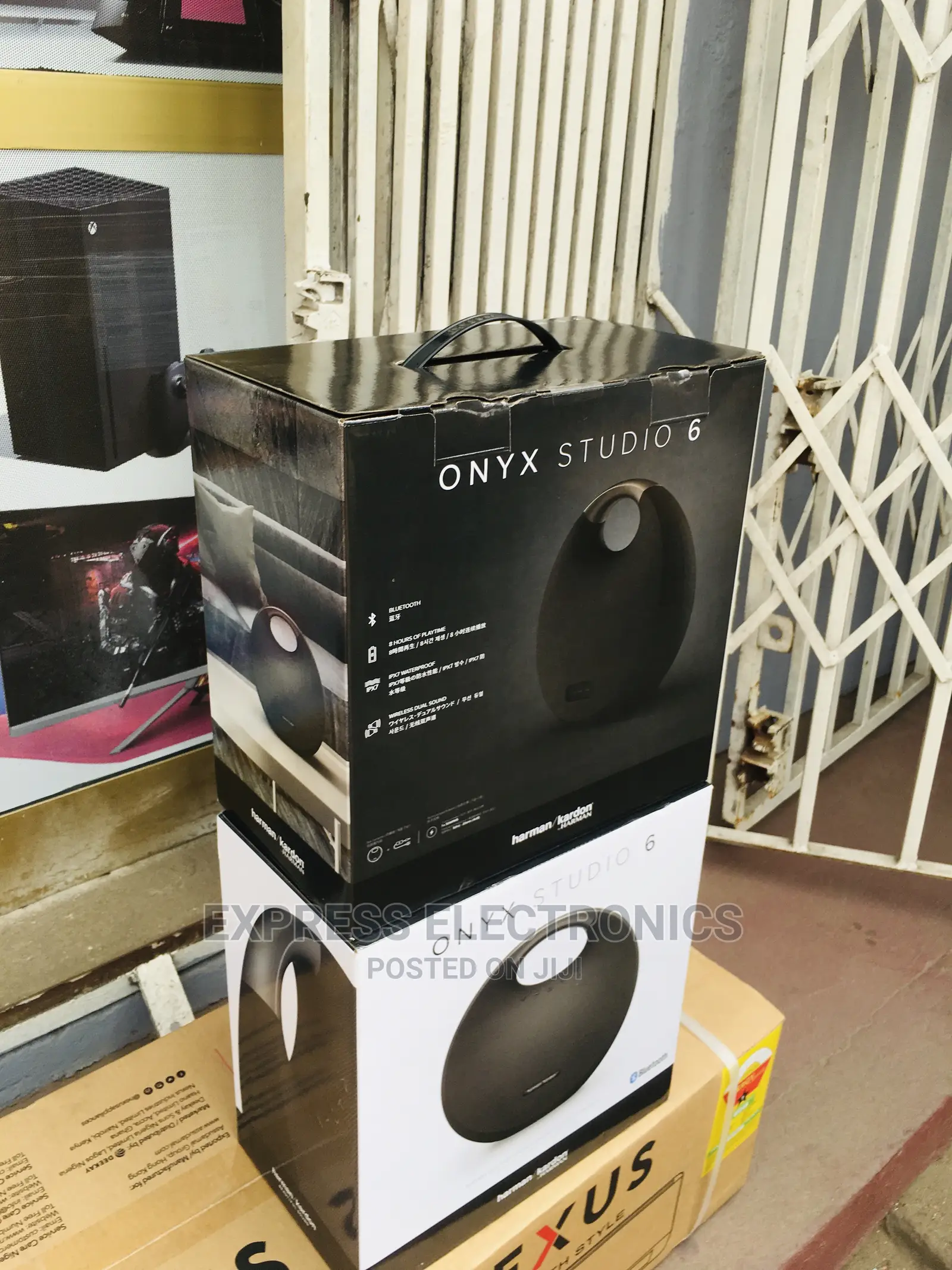 Ultra Modern Onyx 6 Speaker Wireless Bluetooth Connectivity