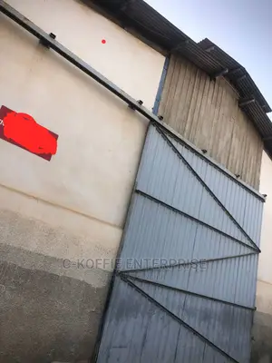 992 SQM Warehouse Offices at Graphic-Stc 4 Rent