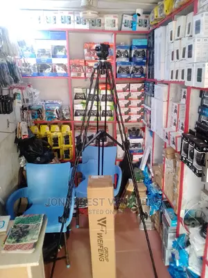 717 Heavy Duty Tripod
