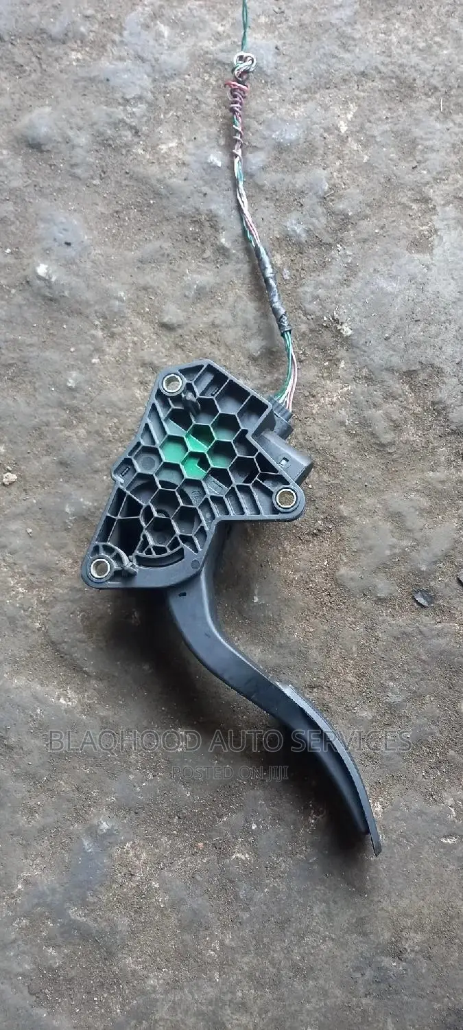 Nissan Stanbic/Sentra ACCELERATOR PEDAL Available