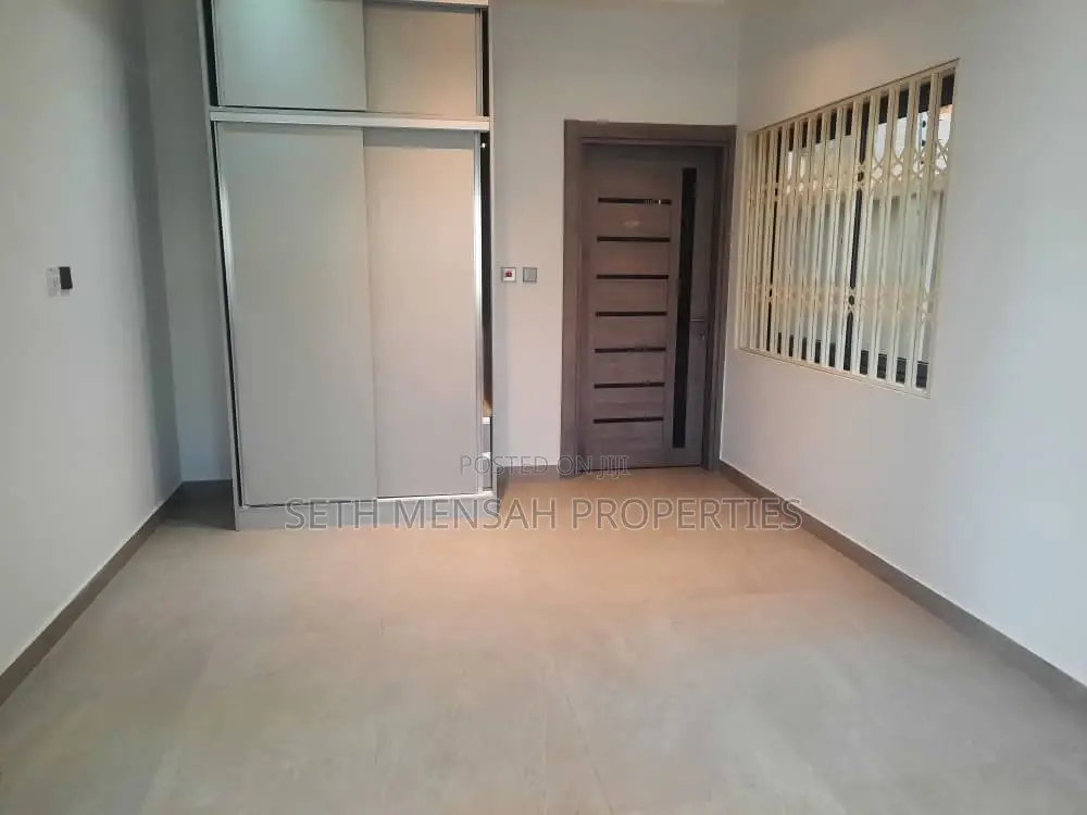 5bdrm House in Skm Property, East Legon for Sale