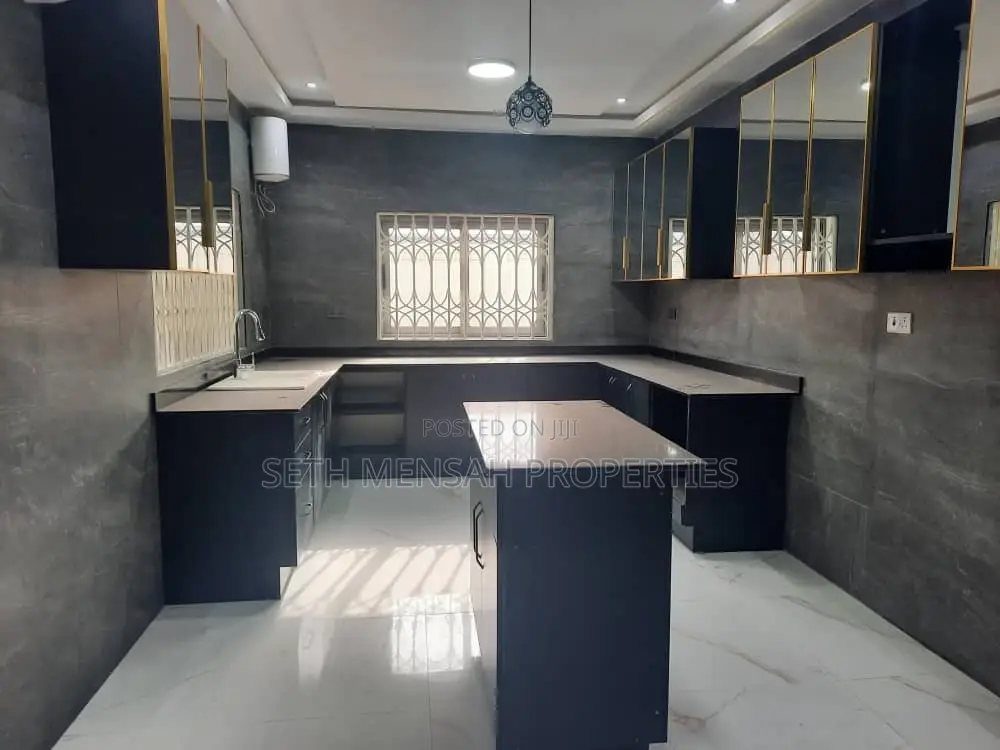 5bdrm House in Skm Property, East Legon for Sale