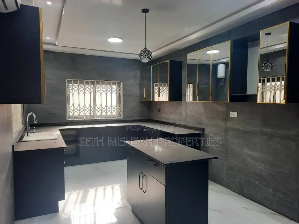 5bdrm House in Skm Property, East Legon for Sale