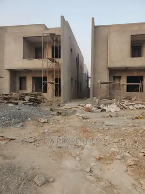 5bdrm House in E a Properties, School Junction for Sale