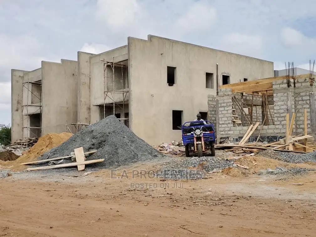 5bdrm House in E a Properties, School Junction for Sale