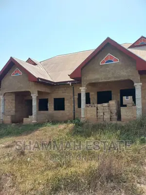 4bdrm Apartment in Aiding Estate, Sunyani Municipal for sale