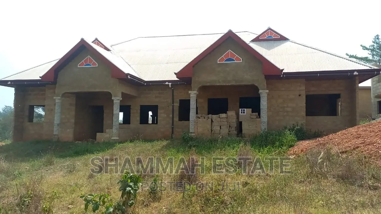 4bdrm Apartment in Aiding Estate, Sunyani Municipal for sale