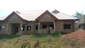 4bdrm Apartment in Aiding Estate, Sunyani Municipal for sale