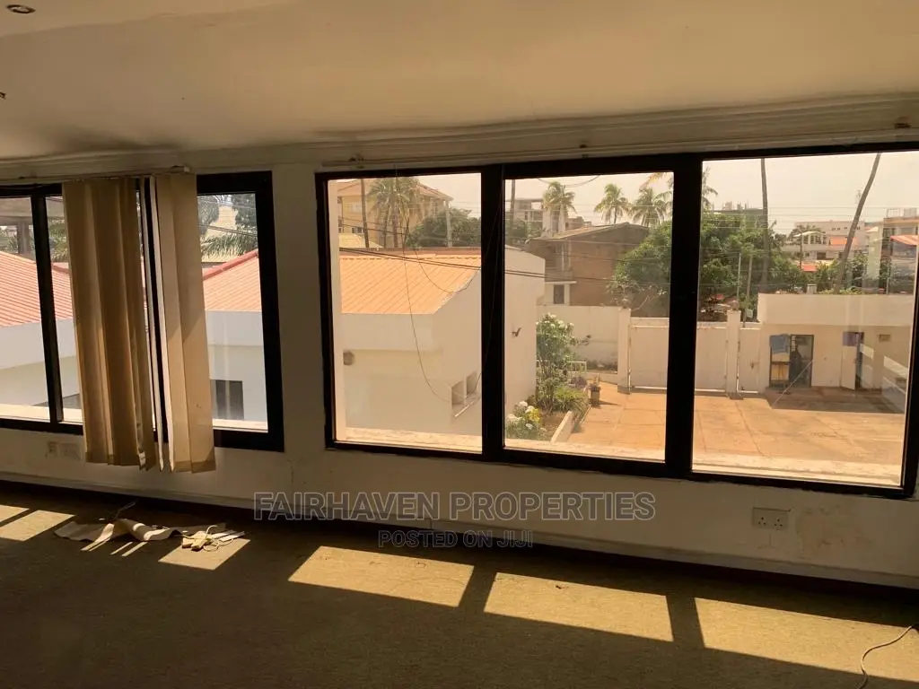 10bdrm House in Osu for Sale
